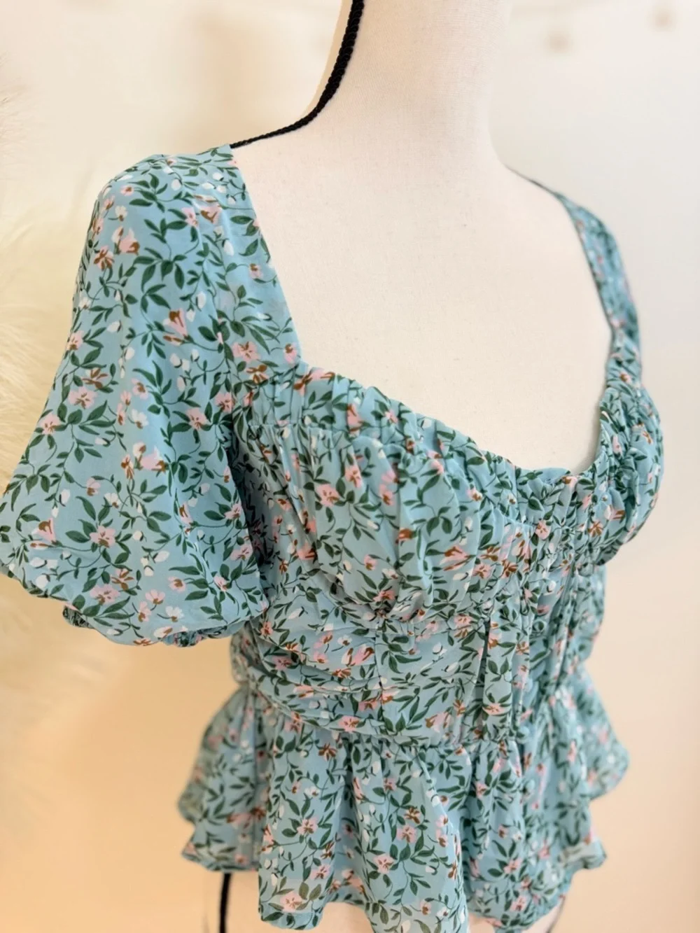 🌾‎ ASTR Blue Floral Puff Sleeve Peplum Blouse